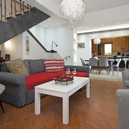 Polina Villa *